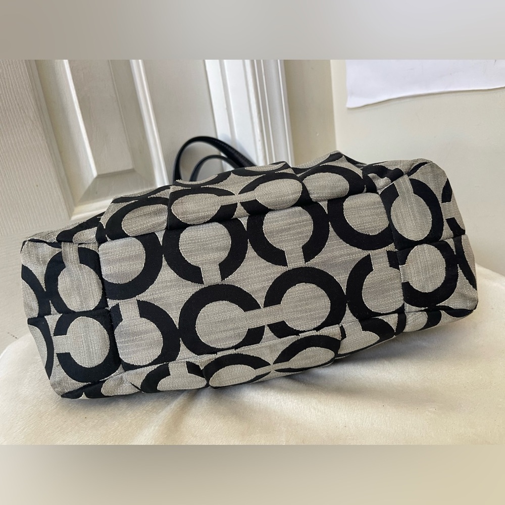 Coach Madison Maggie shoulder bag EUC - Picture 5 of 13